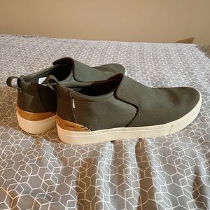 Toms shoes size 11